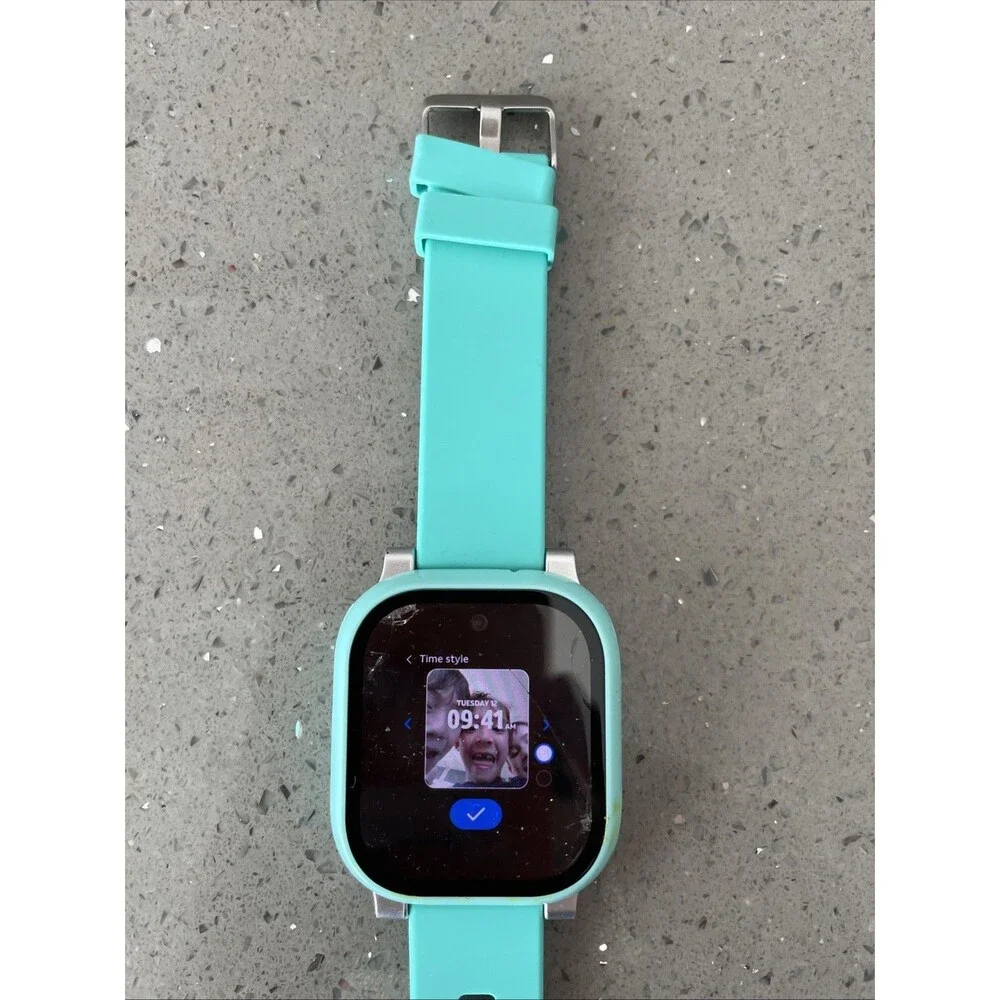 CRACKED! READ! AT&T amiGO Jr. Kids Watch UW538AA AT&T 4G LTE Smartwatch AT&T